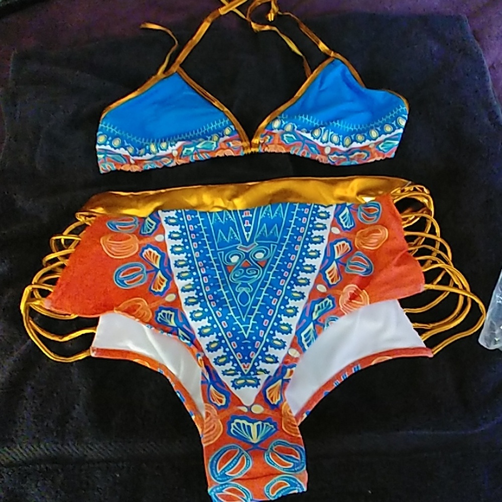 BOLD, CUTE EGYPTIAN SUIT